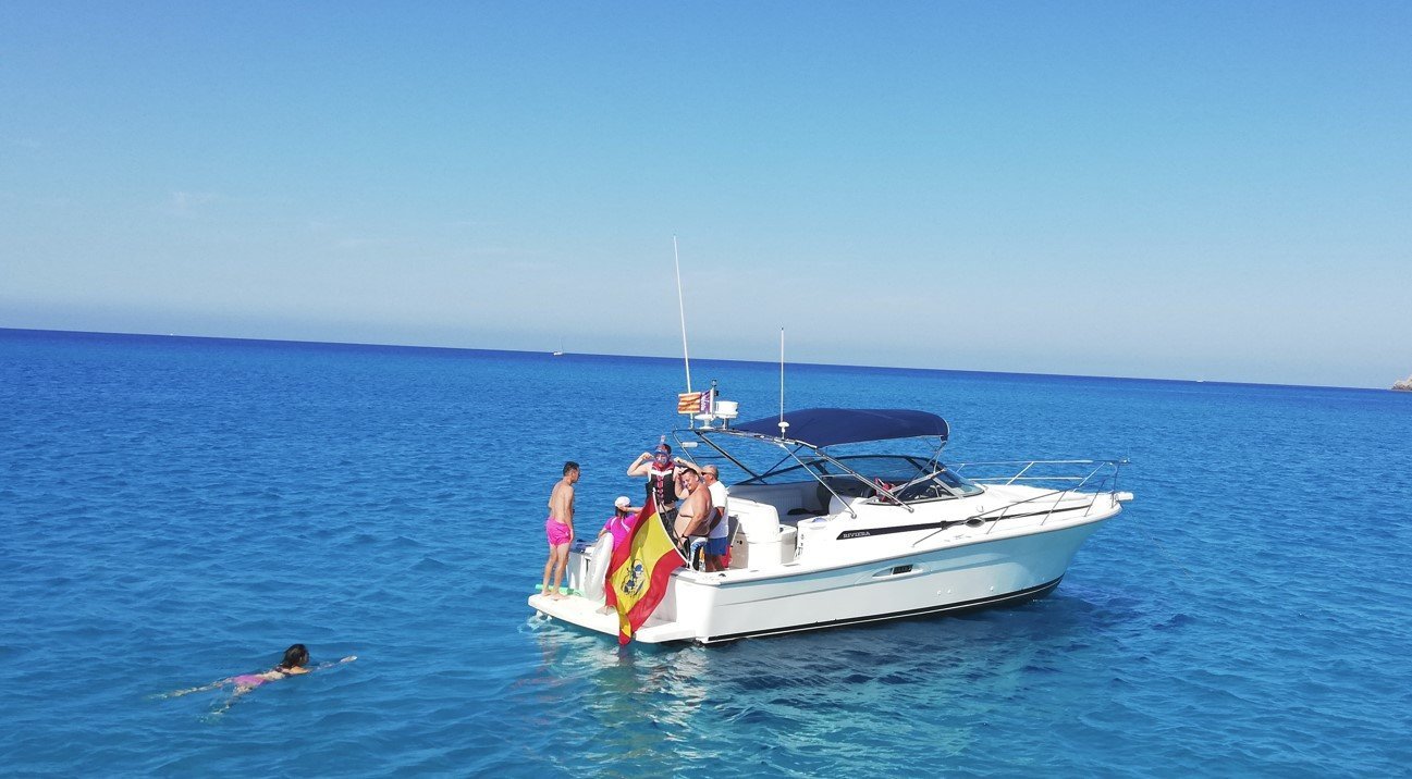 Schiff für Gruppe mit eine Stopp zum Schwimmen