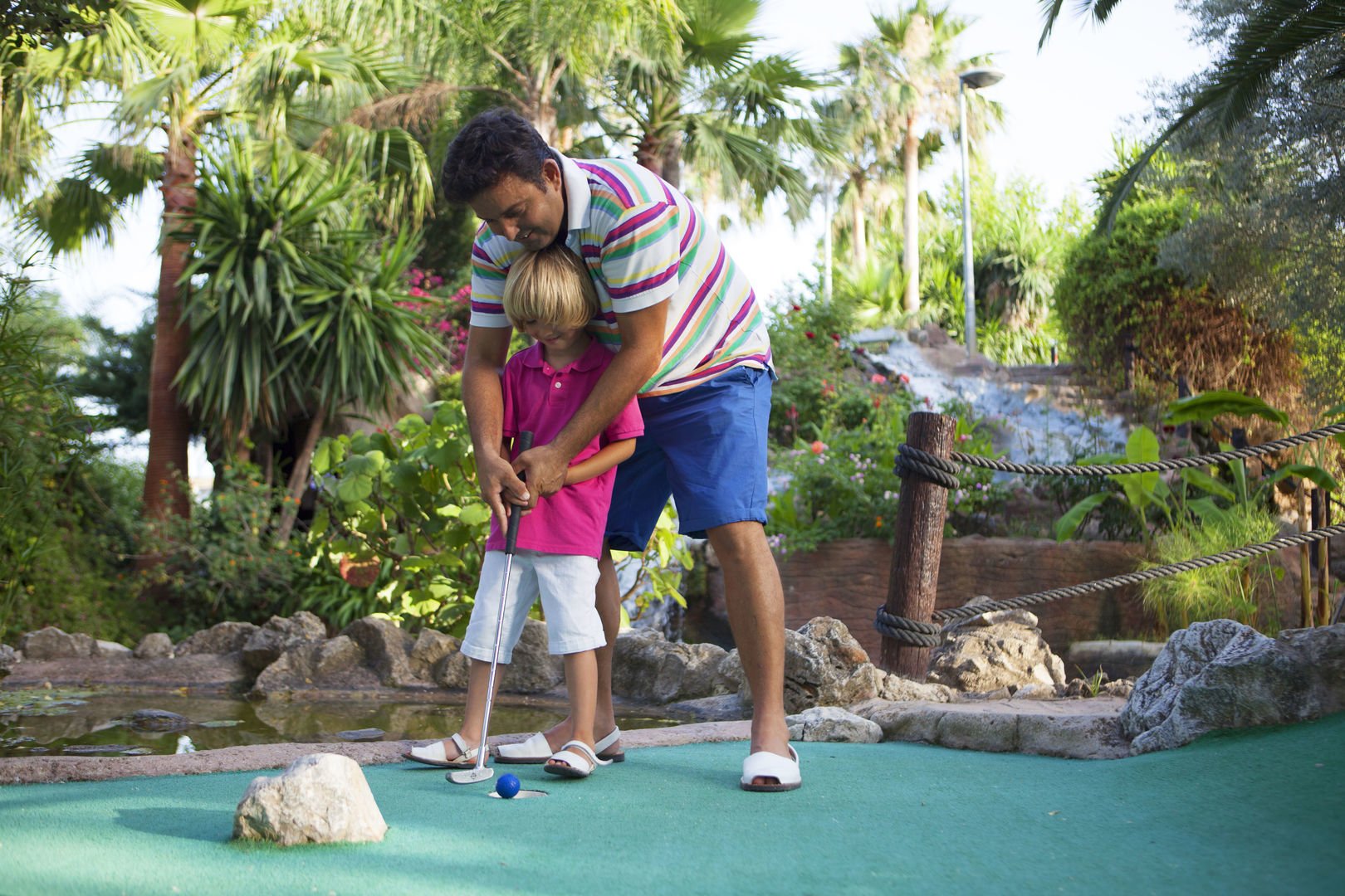 Hijo con padre en Golf Fantasia