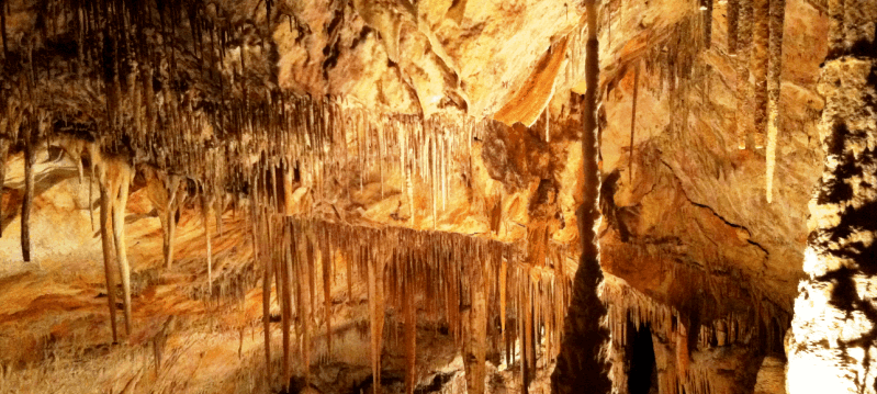 Staktiten und Stalakmiten