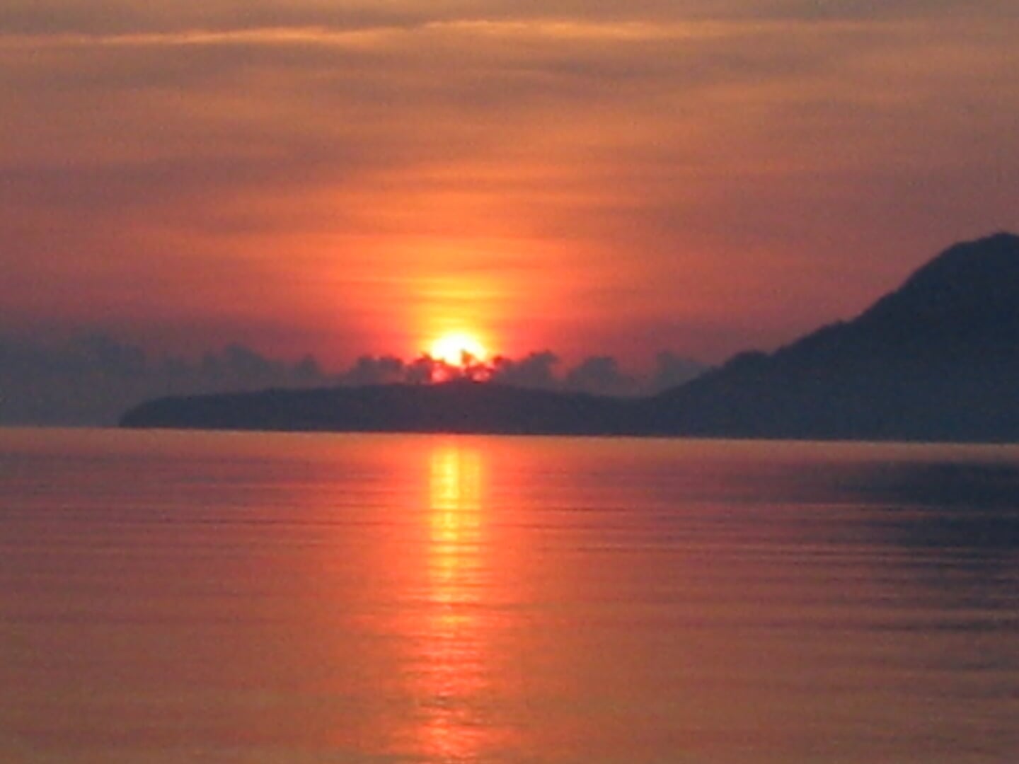 Sonnenaufgangs Katamaran