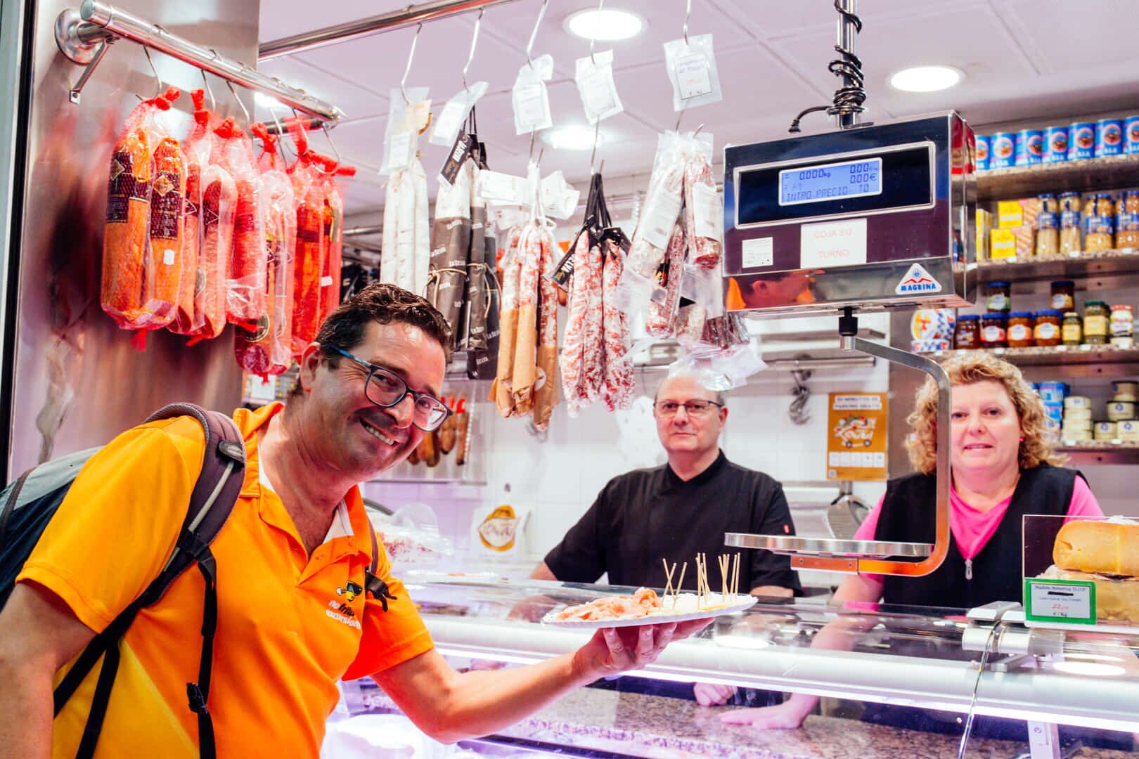 Lokales Geschäft mit Bedienung und traditionellen mallorquinischen Wurstwaren in Palma