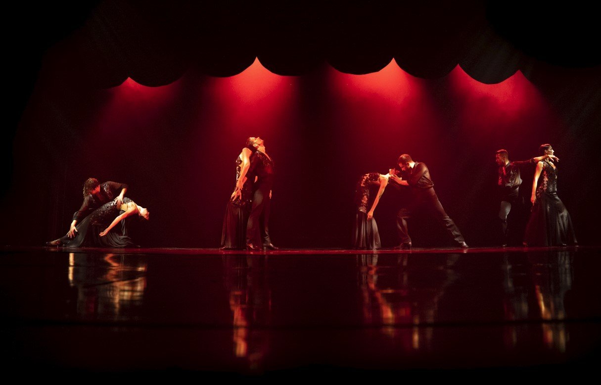 Exhibit_Official_ Paar Flamenco-Tänzer son ama