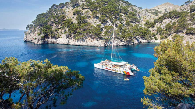 Ausflüge und Sehenswürdigkeiten - Die besten Katamaran-Touren auf Mallorca mit No frills Excursions
