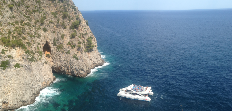 does the formentor boat depart from the piers
