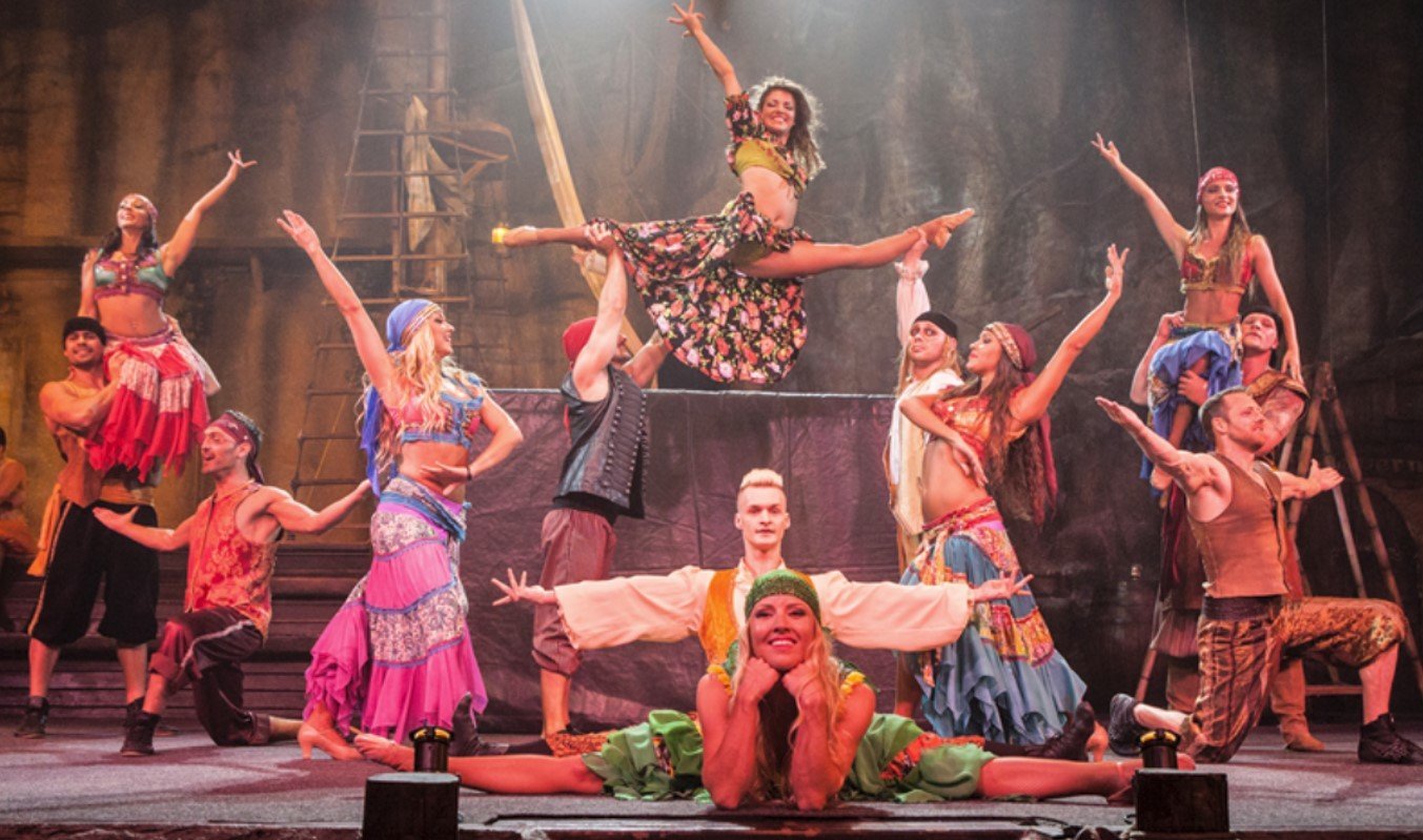 acrobats show mallorca