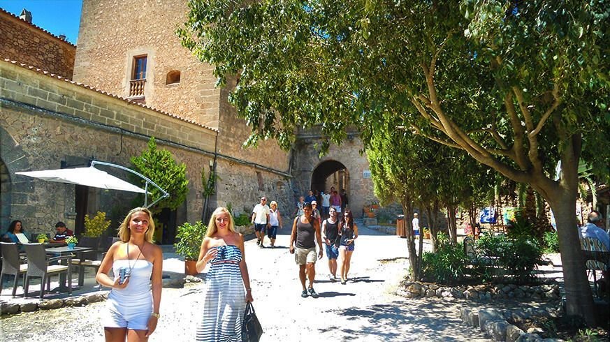 private Walking tour in Valldemossa