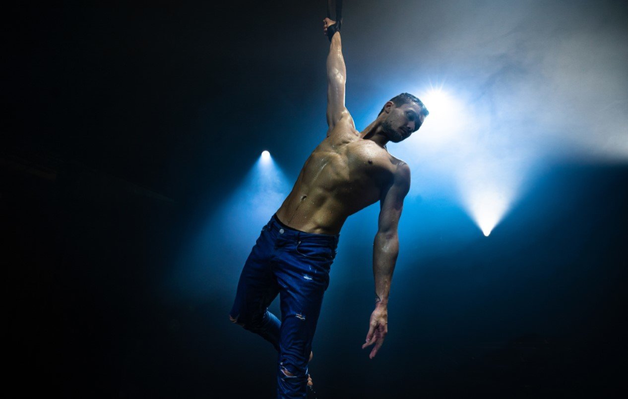 Exhibit_Official_acrobats and singer new show son amar