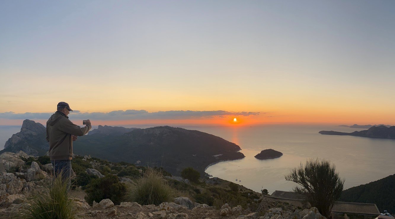 photographing the sunrise in mallorca
