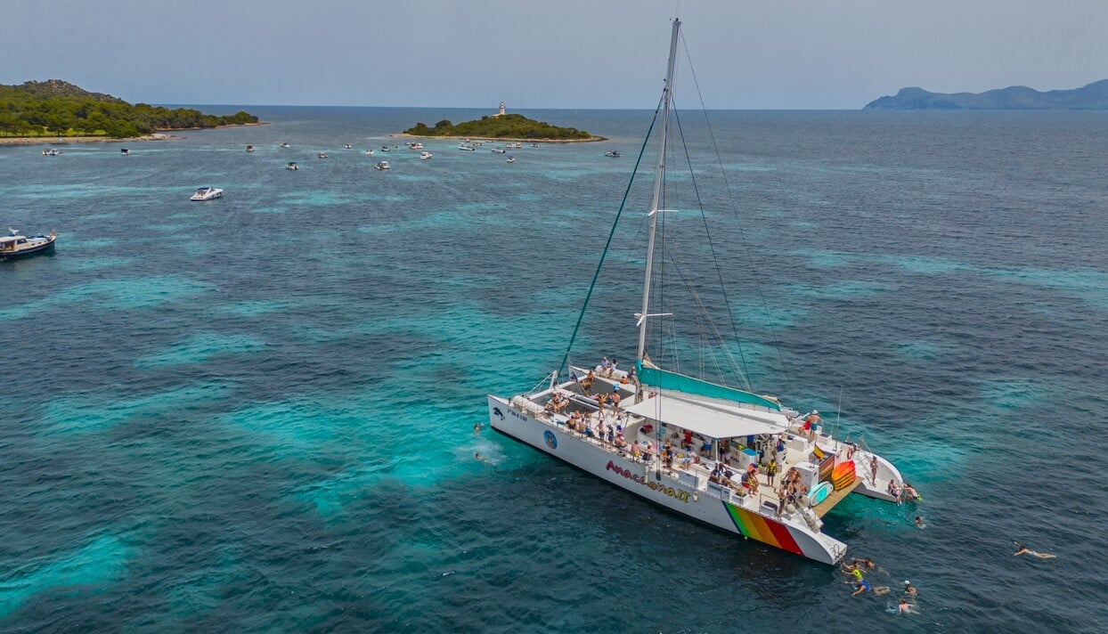 Przerwa na odpoczynek na katamaranie