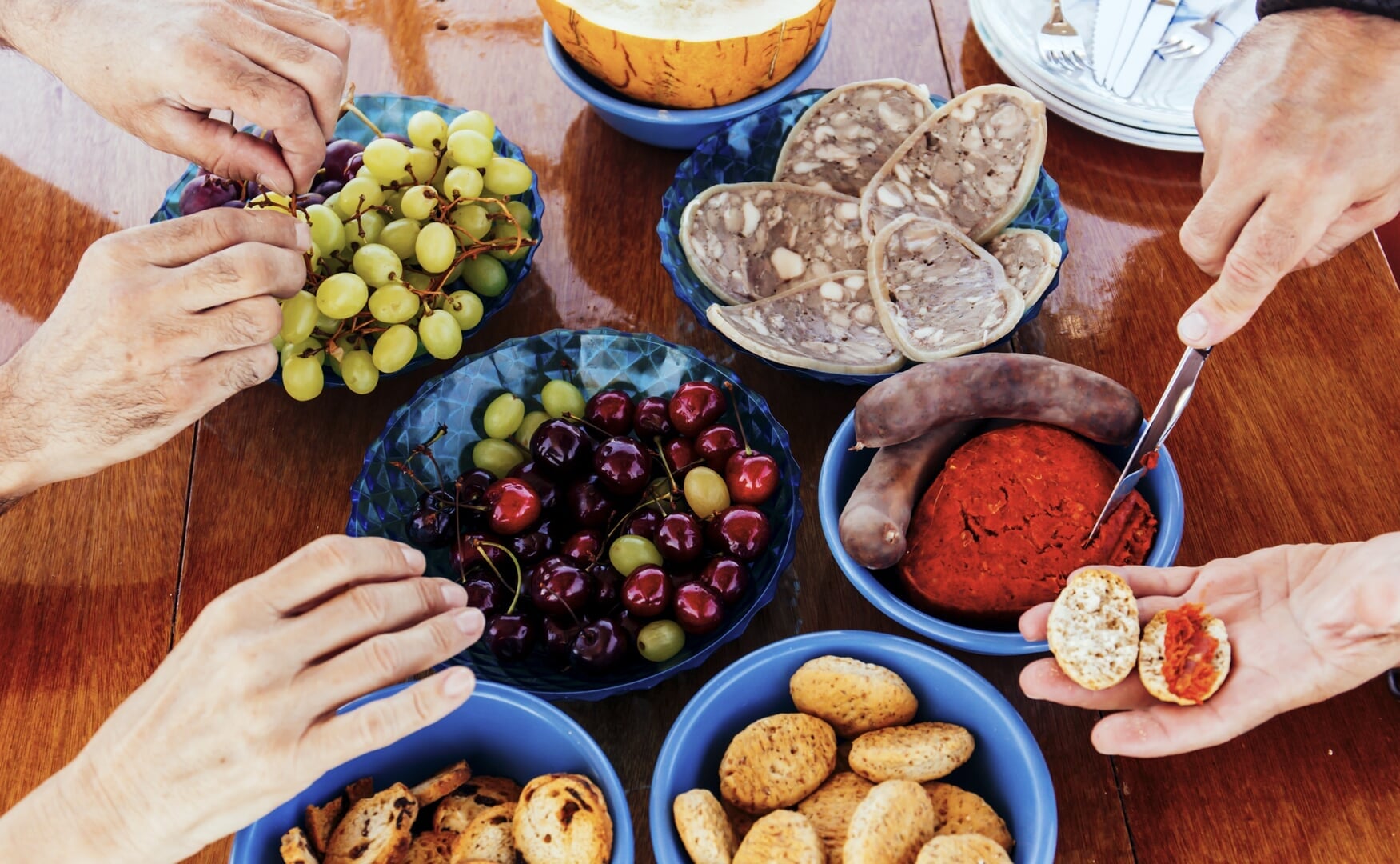 Rejs żaglówką z tapas i napojami